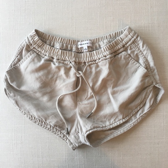 Aritzia Community Shorts XS - Picture 2 of 8